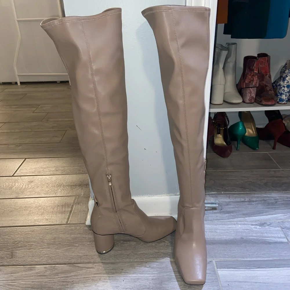 Franco Sarto Pisa Over the Knee Tan Boots with Gold Details 👢 size 8.5, Like New